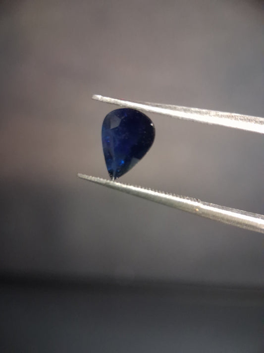 Natural Blue Sapphire - 1.07 ct - pear - unheated - SI - Medium blue