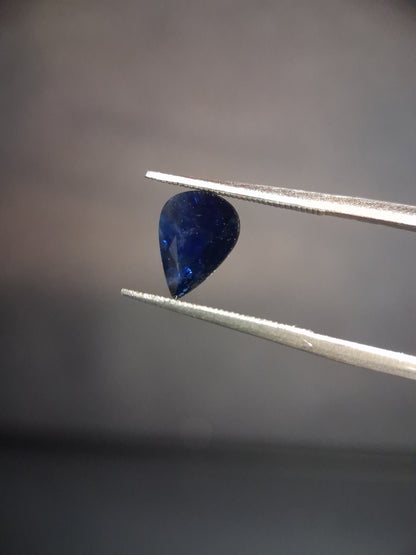 Natural Blue Sapphire - 1.07 ct - pear - unheated - SI - Medium blue