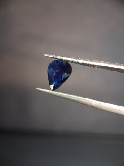 Natural Blue Sapphire - 1.07 ct - pear - unheated - SI - Medium blue