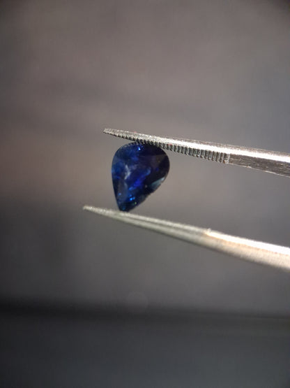 Natural Blue Sapphire - 1.07 ct - pear - unheated - SI - Medium blue