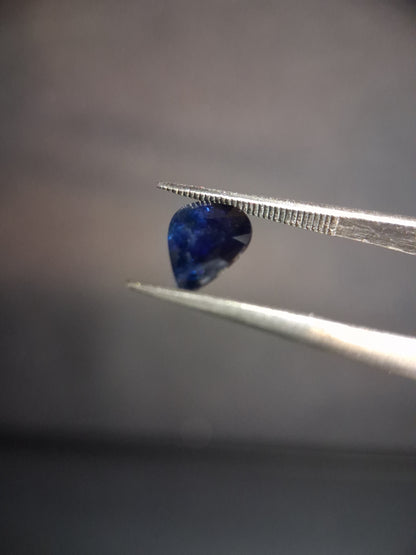 Natural Blue Sapphire - 1.07 ct - pear - unheated - SI - Medium blue