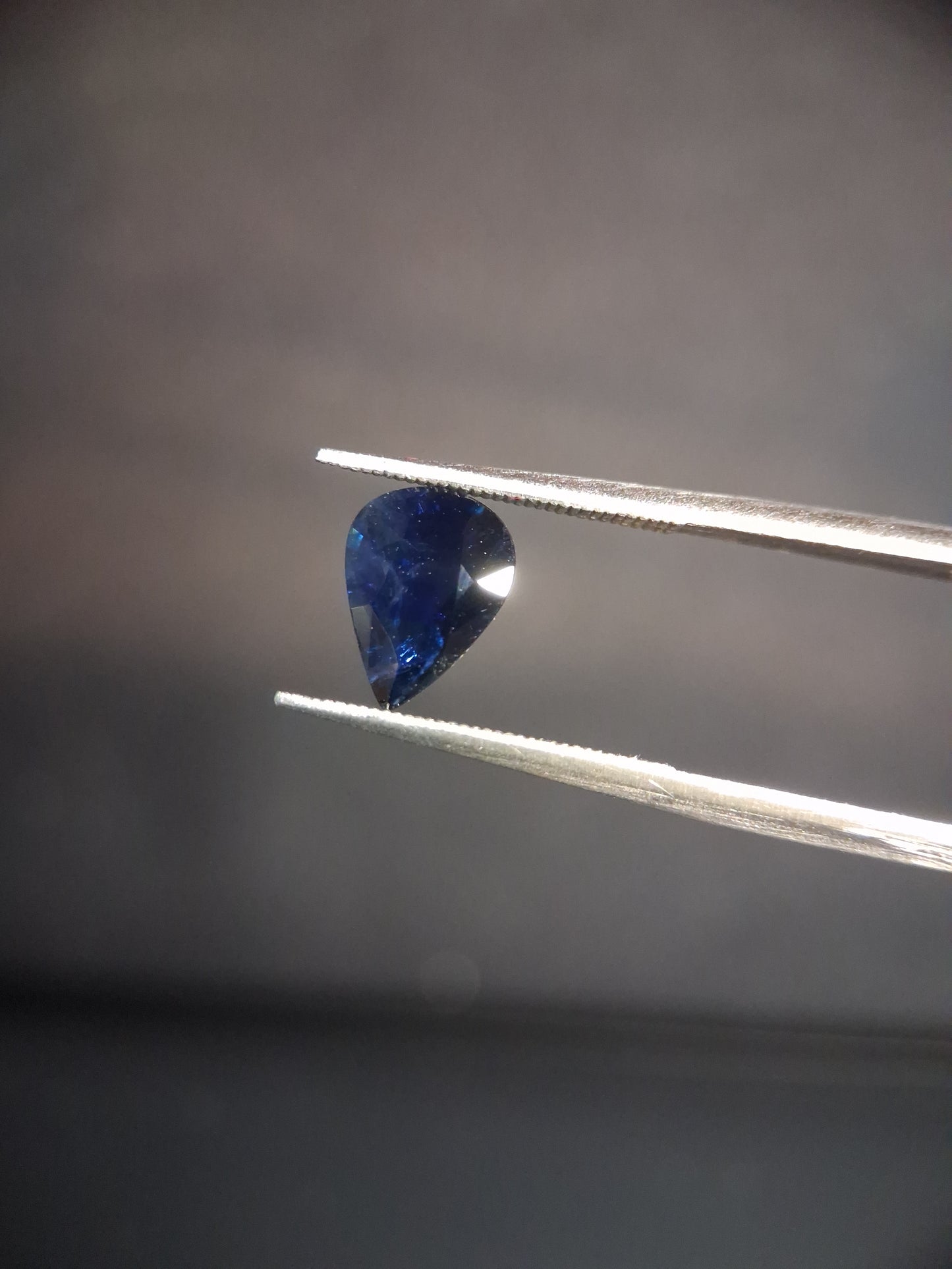 Natural Blue Sapphire - 1.07 ct - pear - unheated - SI - Medium blue