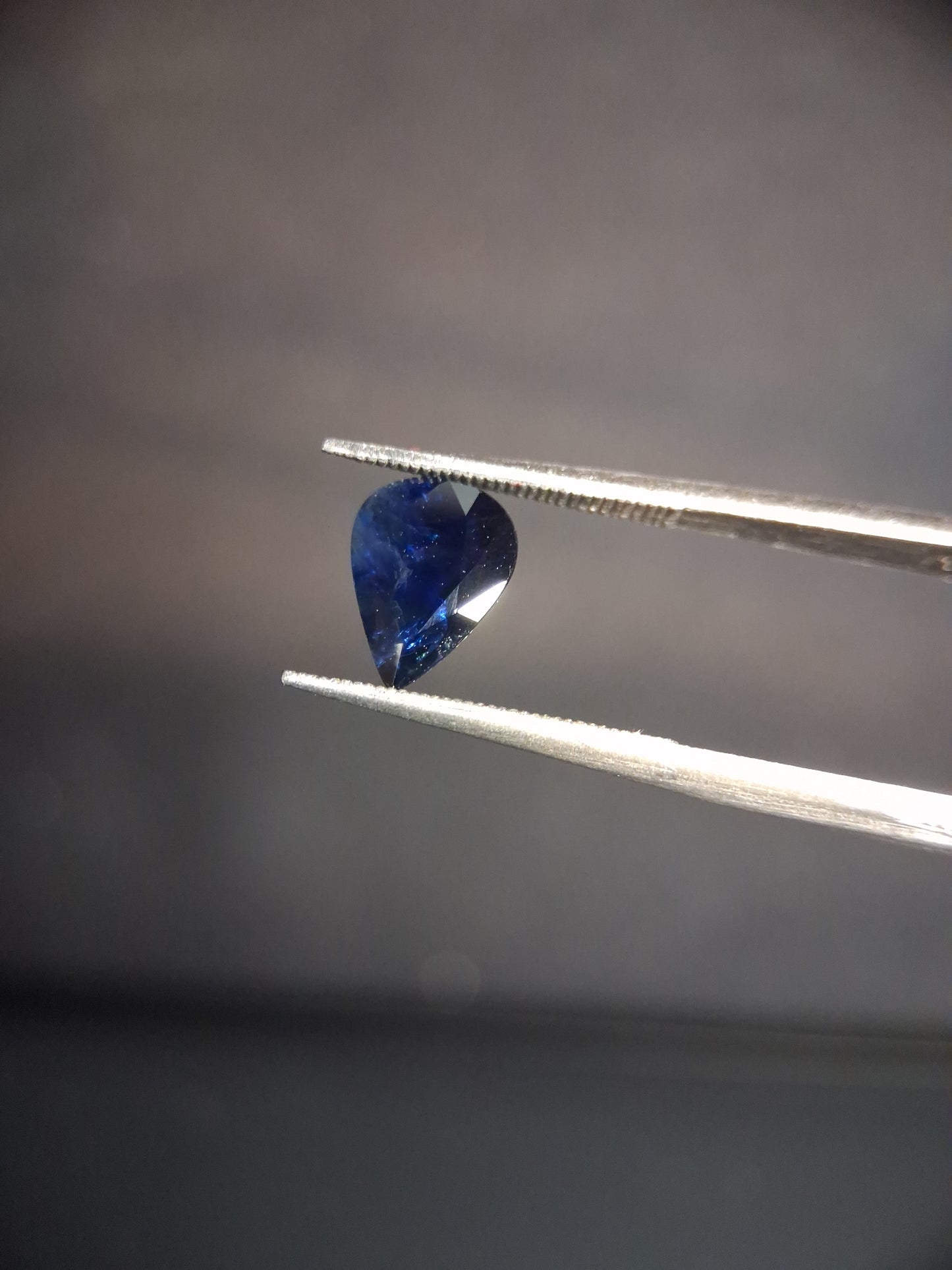 Natural Blue Sapphire - 1.07 ct - pear - unheated - SI - Medium blue