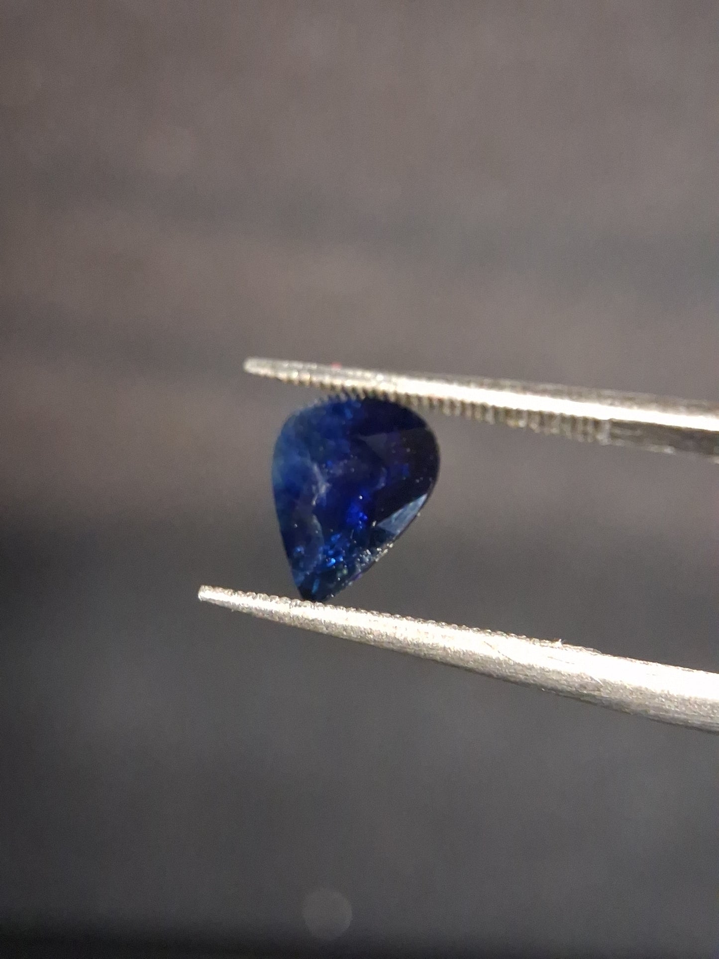 Natural Blue Sapphire - 1.07 ct - pear - unheated - SI - Medium blue