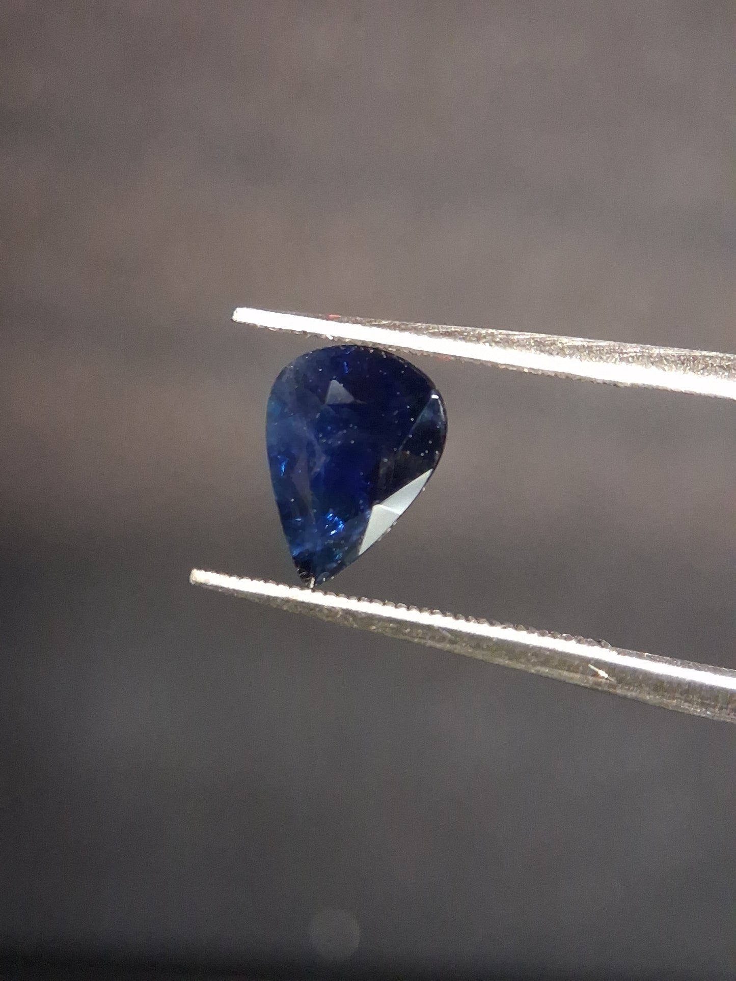 Natural Blue Sapphire - 1.07 ct - pear - unheated - SI - Medium blue