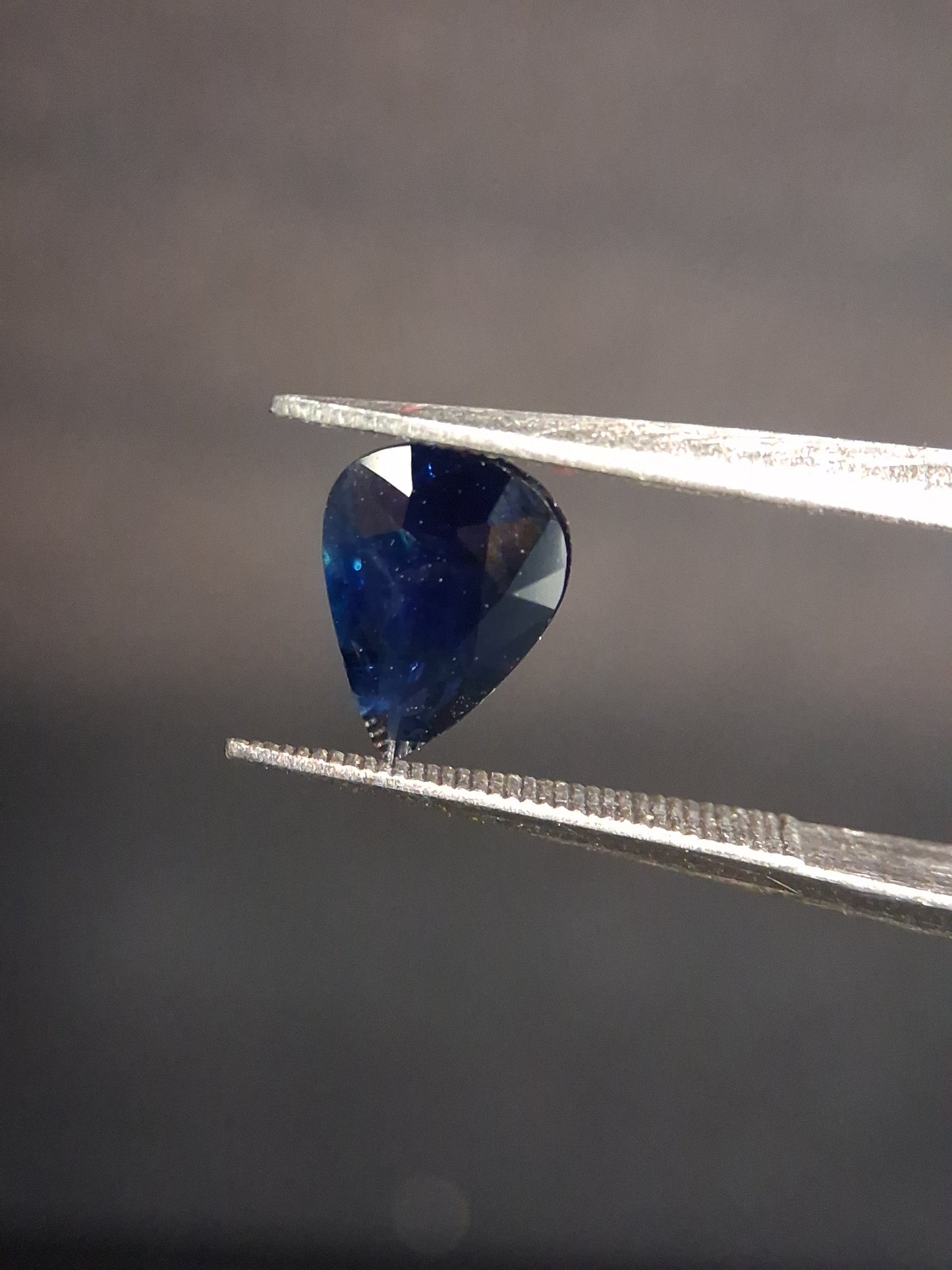 Natural Blue Sapphire - 1.07 ct - pear - unheated - SI - Medium blue