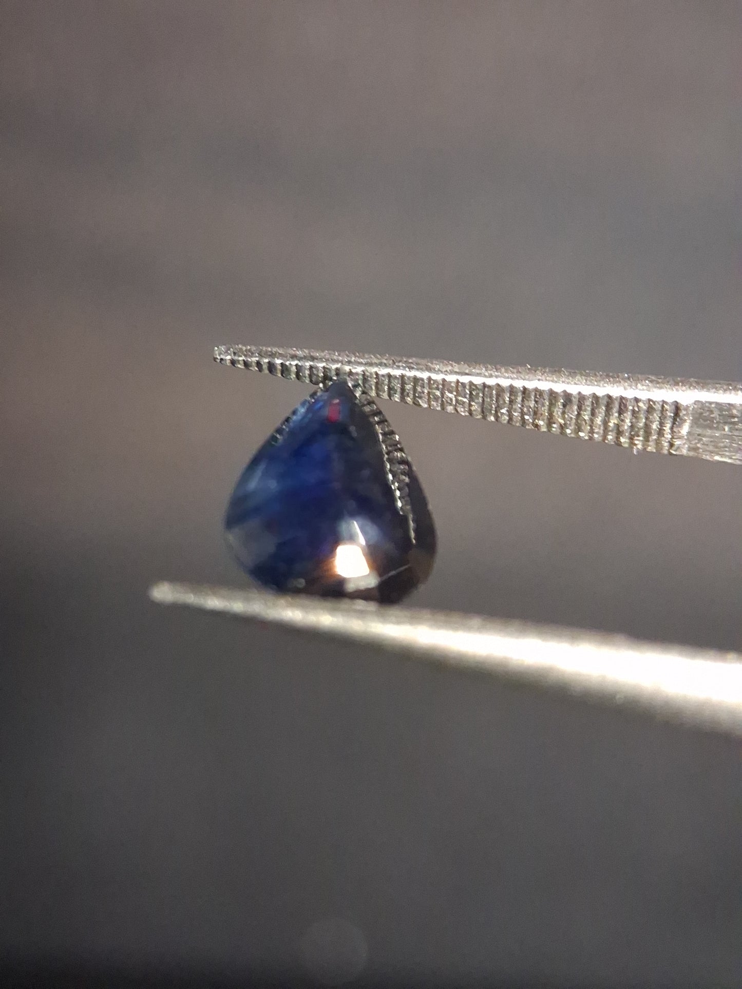 Natural Blue Sapphire - 1.07 ct - pear - unheated - SI - Medium blue