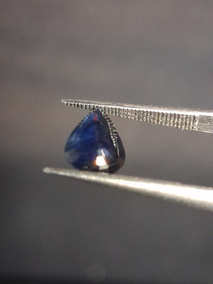 Natural Blue Sapphire - 1.07 ct - pear - unheated - SI - Medium blue
