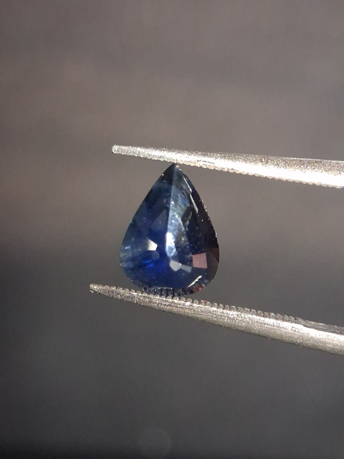 Natural Blue Sapphire - 1.07 ct - pear - unheated - SI - Medium blue