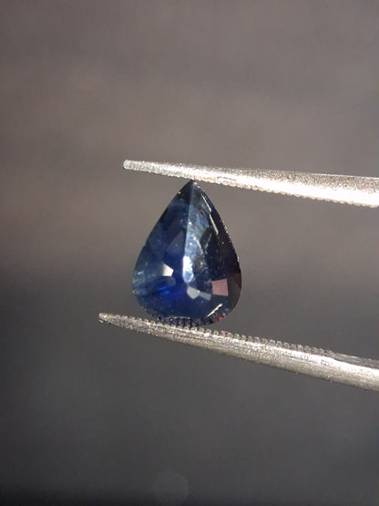 Natural Blue Sapphire - 1.07 ct - pear - unheated - SI - Medium blue