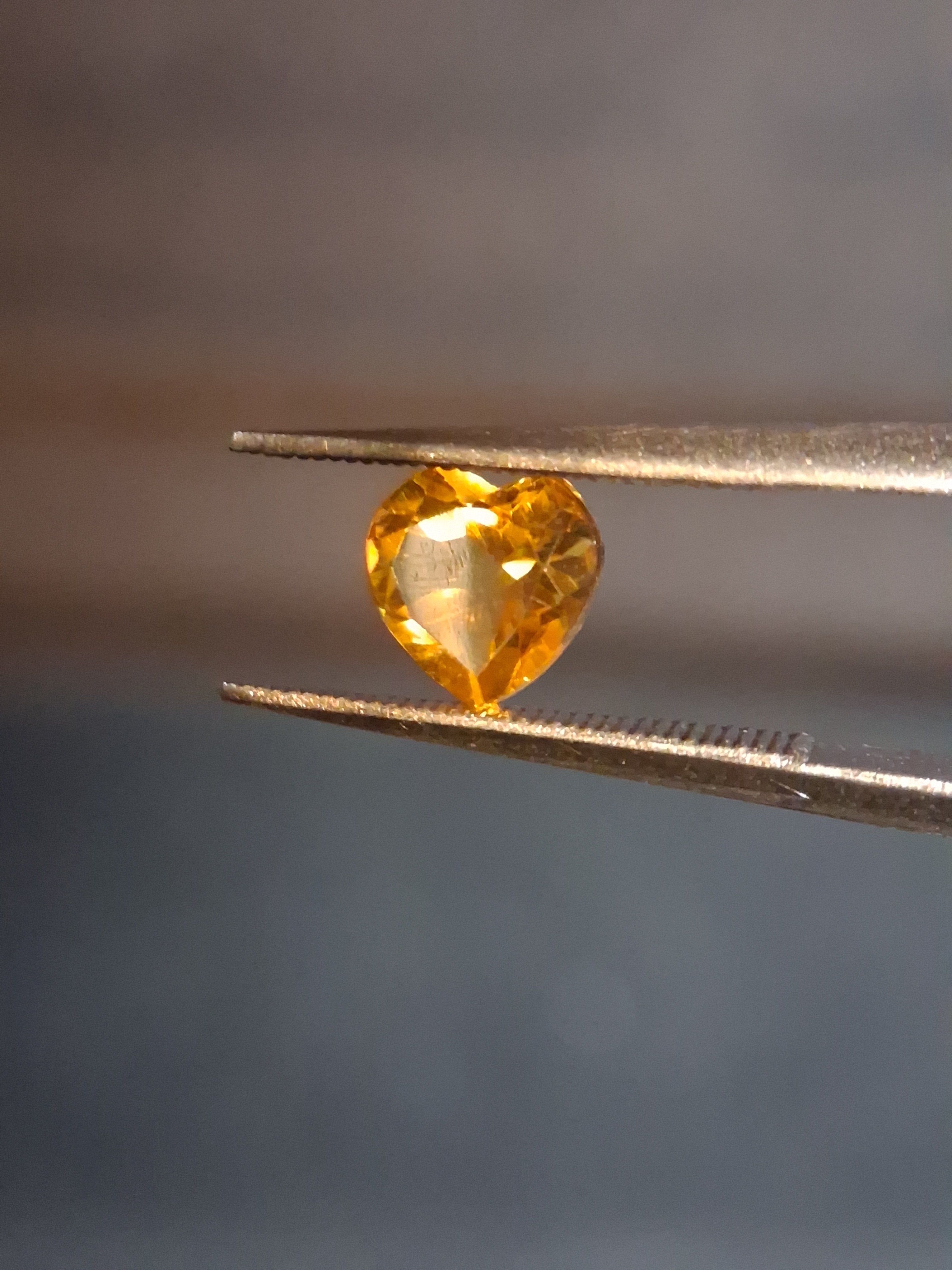 Natural Citrine - 0.790 ct - heart - yellow