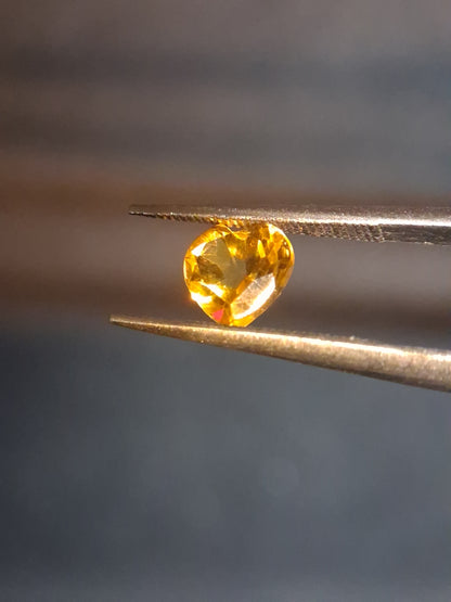 Natural Citrine - 0.790 ct - heart - yellow