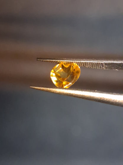 Natural Citrine - 0.790 ct - heart - yellow