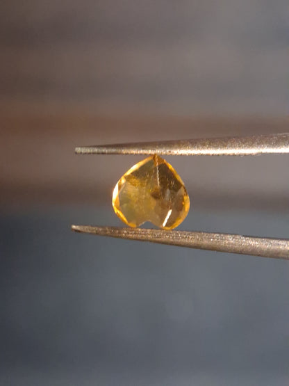 Natural Citrine - 0.790 ct - heart - yellow