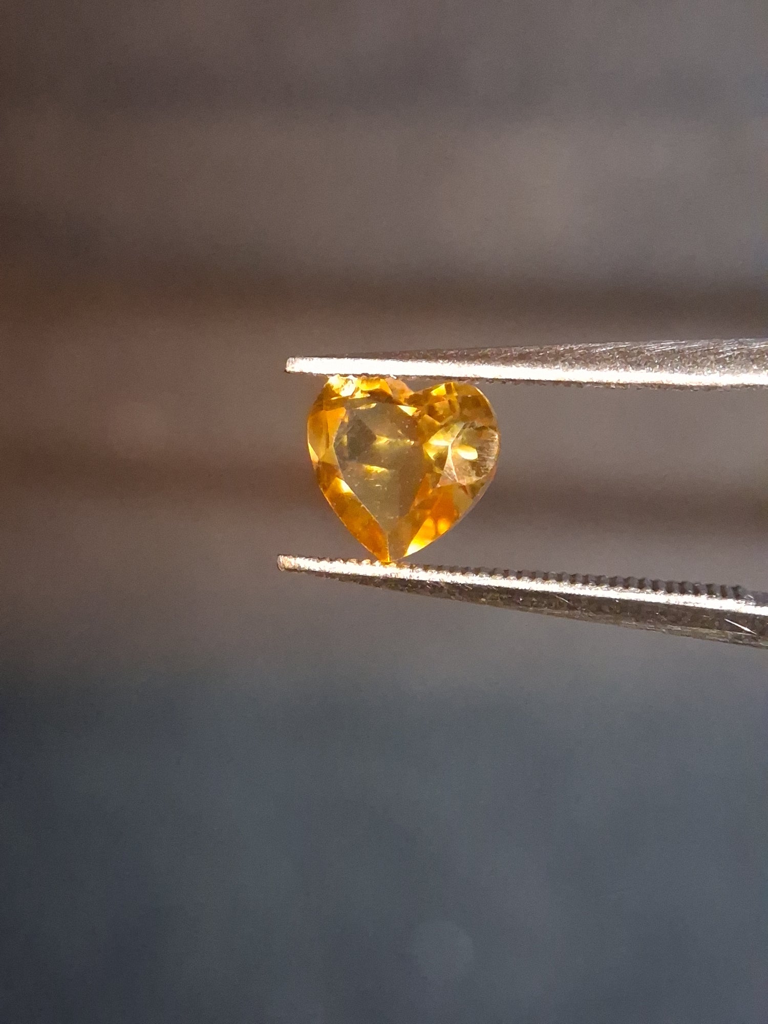Natural Citrine - 0.695 ct - heart - yellow- excellent - Natural Gems Belgium