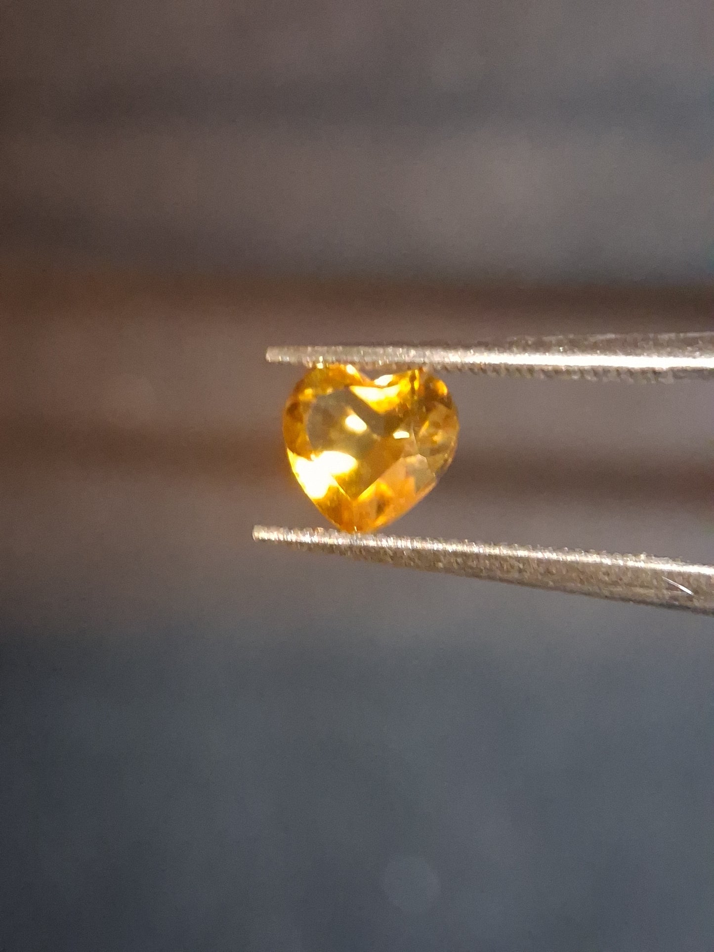 Natural Citrine - 0.695 ct - heart - yellow- excellent - Natural Gems Belgium