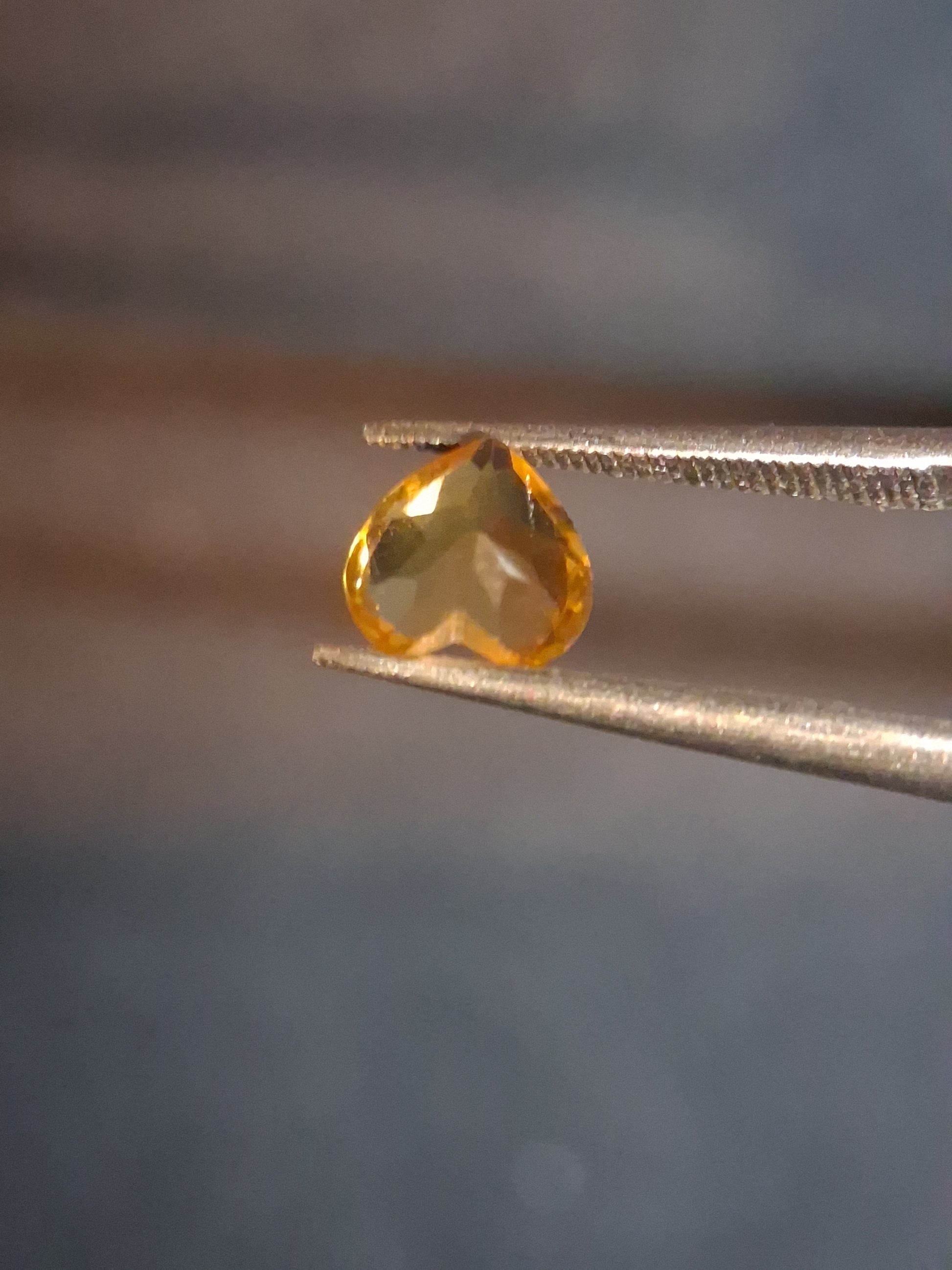 Natural Citrine - 0.695 ct - heart - yellow- excellent - Natural Gems Belgium
