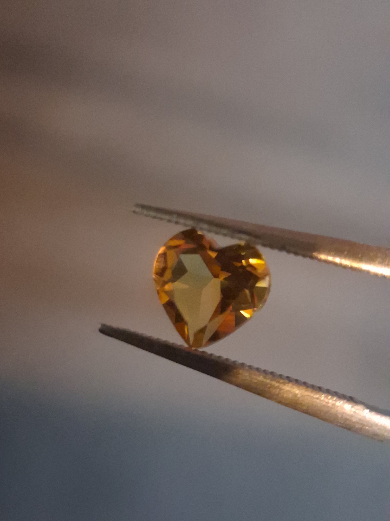 Natural Citrine - 0.715 ct - heart - yellow- high grade - Natural Gems Belgium