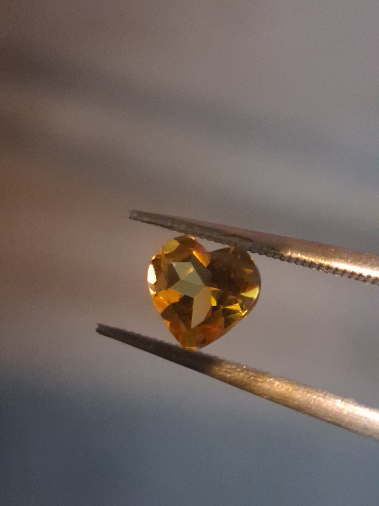 Natural Citrine - 0.715 ct - heart - yellow- high grade - Natural Gems Belgium