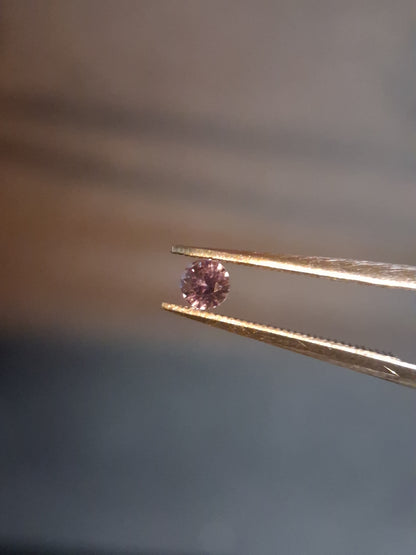 Natural Purple Sapphire - 0.135 ct - Round cut - unheated - Africa - Medium Purple