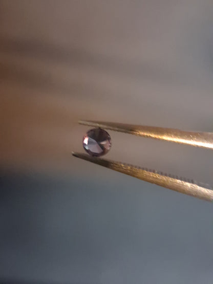 Natural Purple Sapphire - 0.135 ct - Round cut - unheated - Africa - Medium Purple