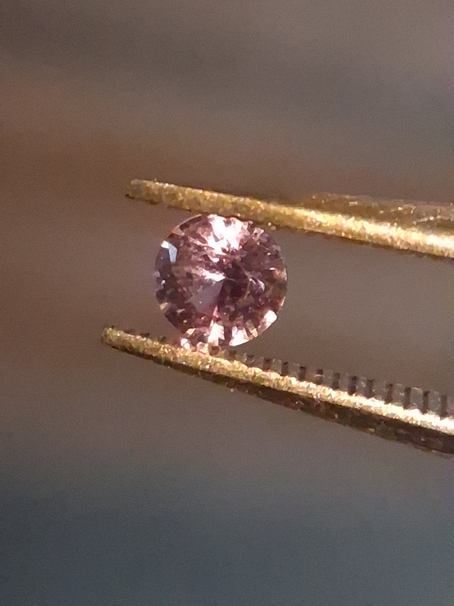 Natural Purple Sapphire - 0.135 ct - Round cut - unheated - Africa - Medium Purple