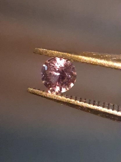Natural Purple Sapphire - 0.135 ct - Round cut - unheated - Africa - Medium Purple