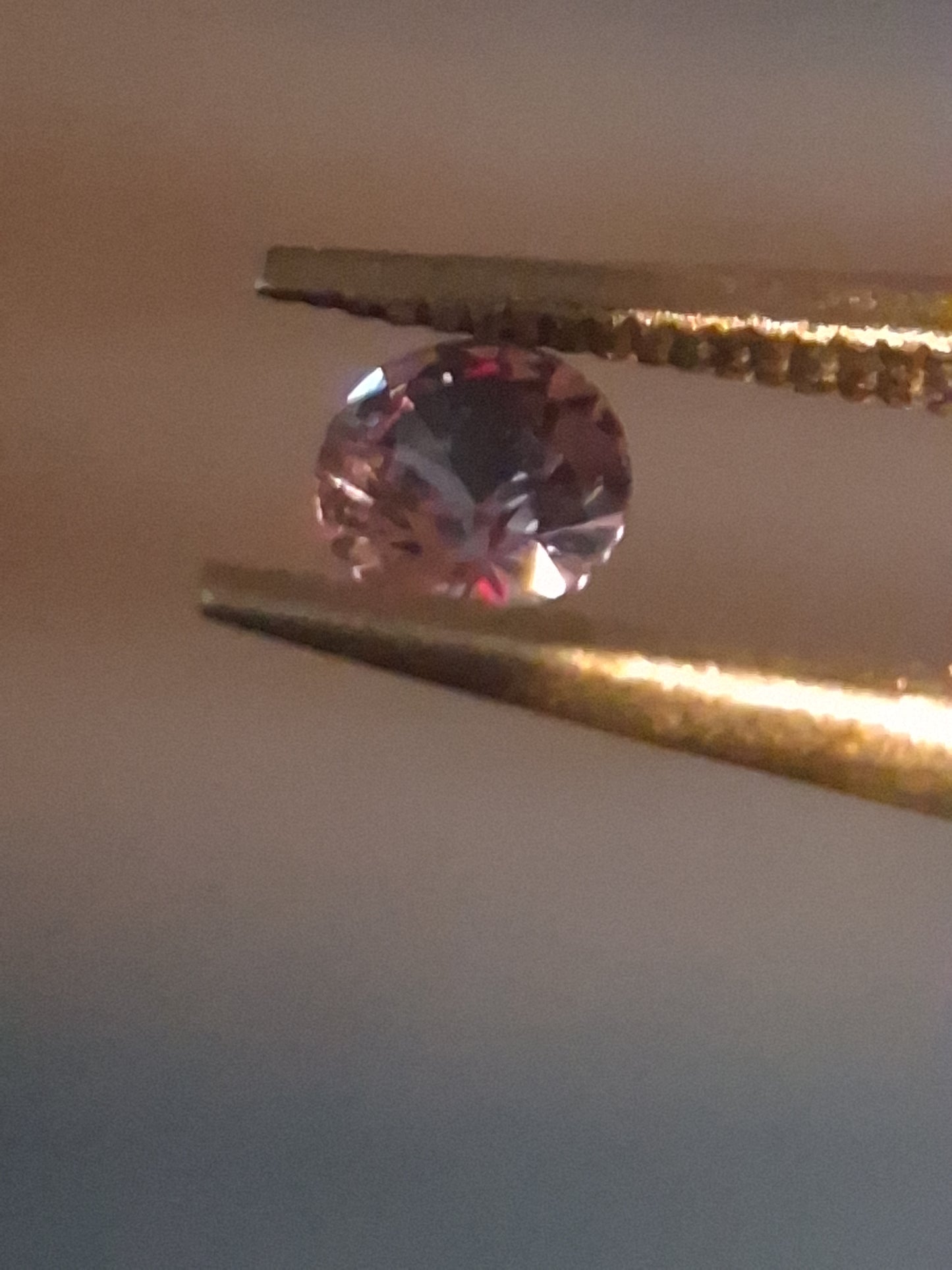 Natural Purple Sapphire - 0.135 ct - Round cut - unheated - Africa - Medium Purple