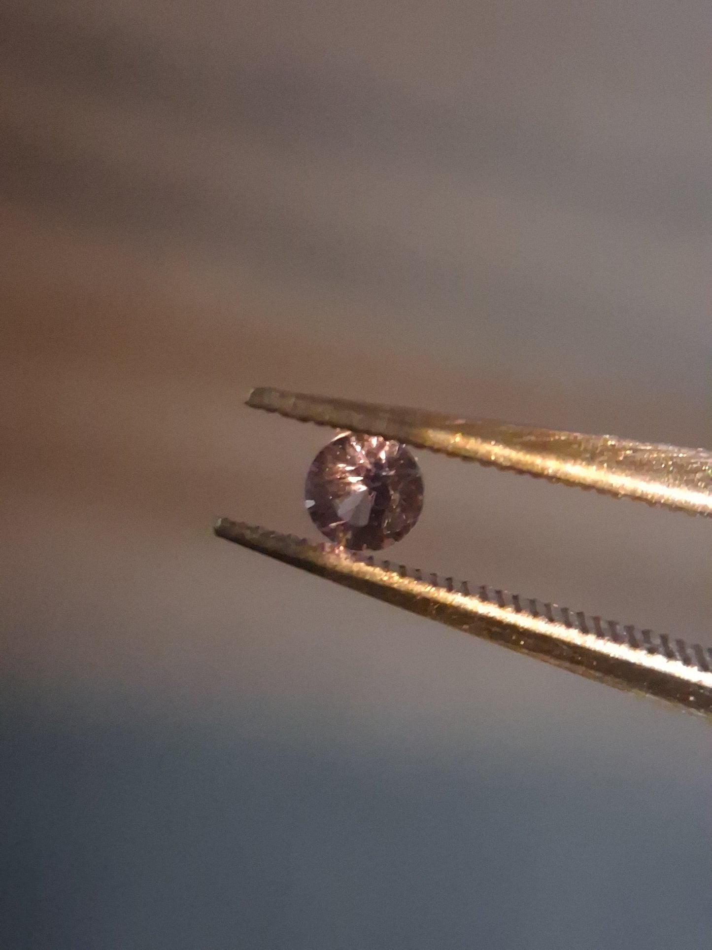 Natural Purple Sapphire - 0.114 ct - Round cut - unheated - Africa - Medium Purple