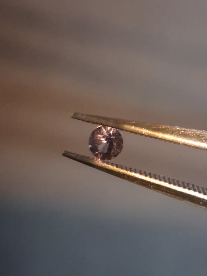 Natural Purple Sapphire - 0.114 ct - Round cut - unheated - Africa - Medium Purple