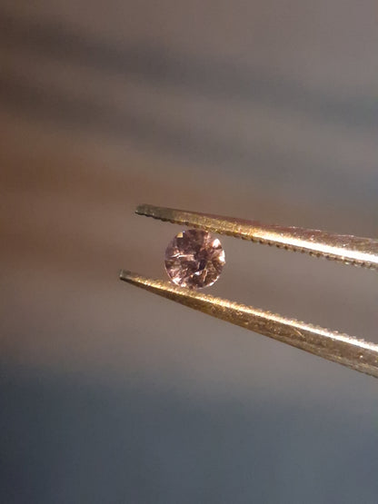 Natural Purple Sapphire - 0.114 ct - Round cut - unheated - Africa - Medium Purple