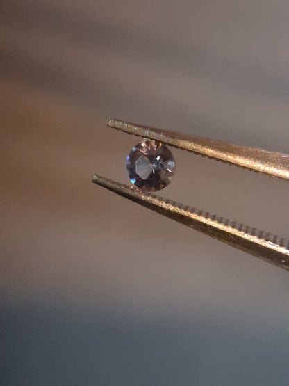 Natural Purple Sapphire - 0.110 ct - Round cut - unheated - Africa - Medium Purple