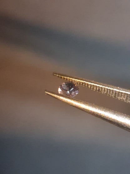 Natural Purple Sapphire - 0.110 ct - Round cut - unheated - Africa - Medium Purple
