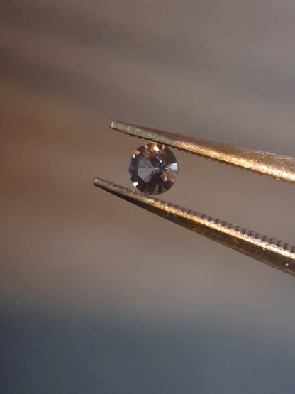Natural Purple Sapphire - 0.110 ct - Round cut - unheated - Africa - Medium Purple