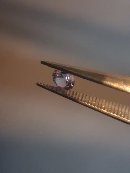 Natural Purple Sapphire - 0.110 ct - Round cut - unheated - Africa - Medium Purple