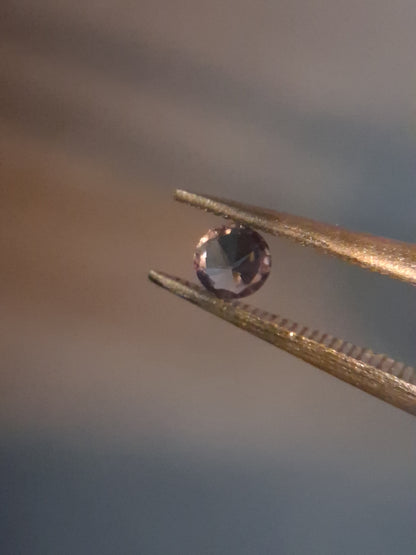 Natural Purple Sapphire - 0.110 ct - Round cut - unheated - Africa - Medium Purple
