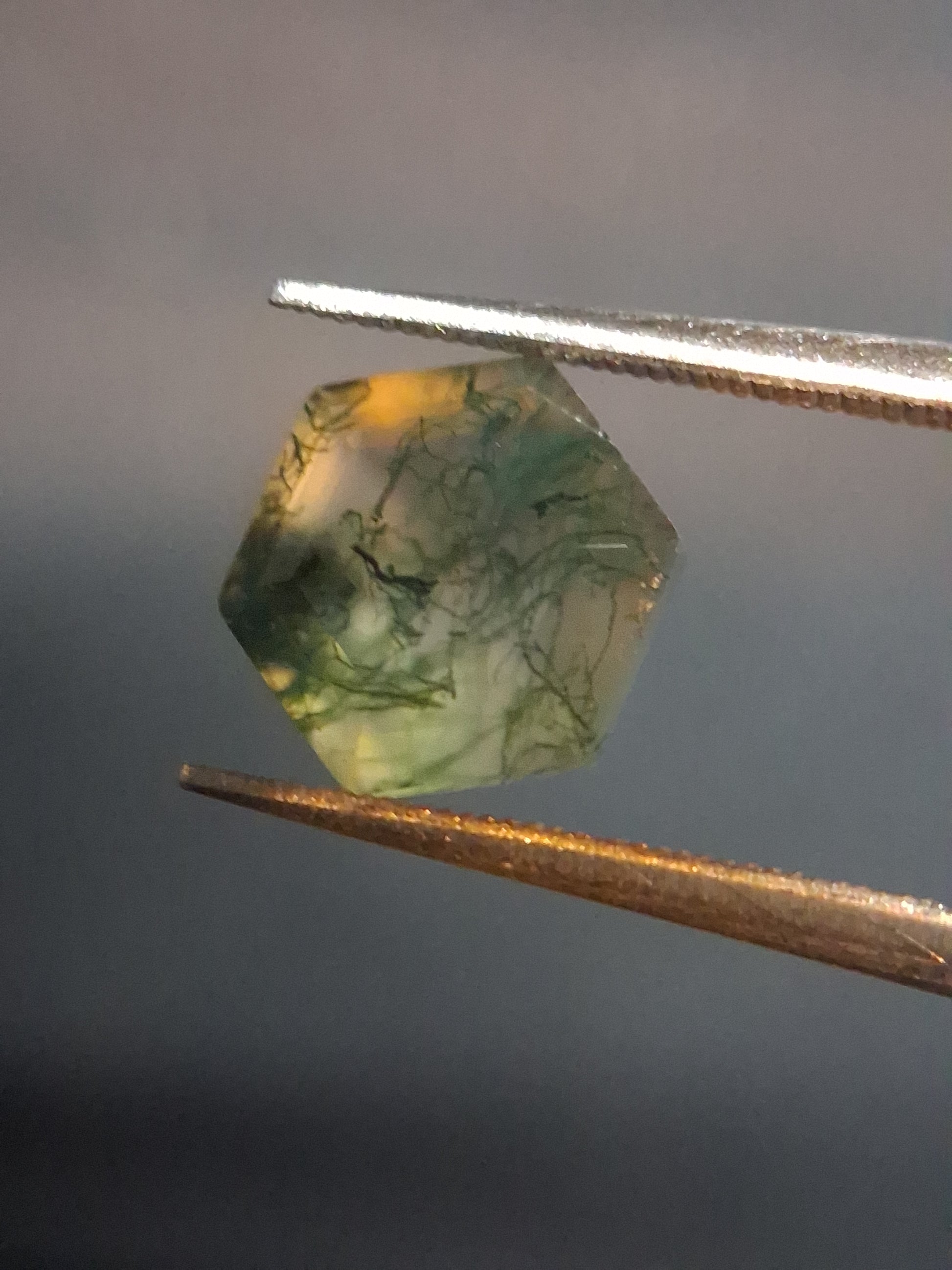 Natural Faceted Agate - Green Moss Agate - 2.035 ct - hexagon - Natural Gems Belgium