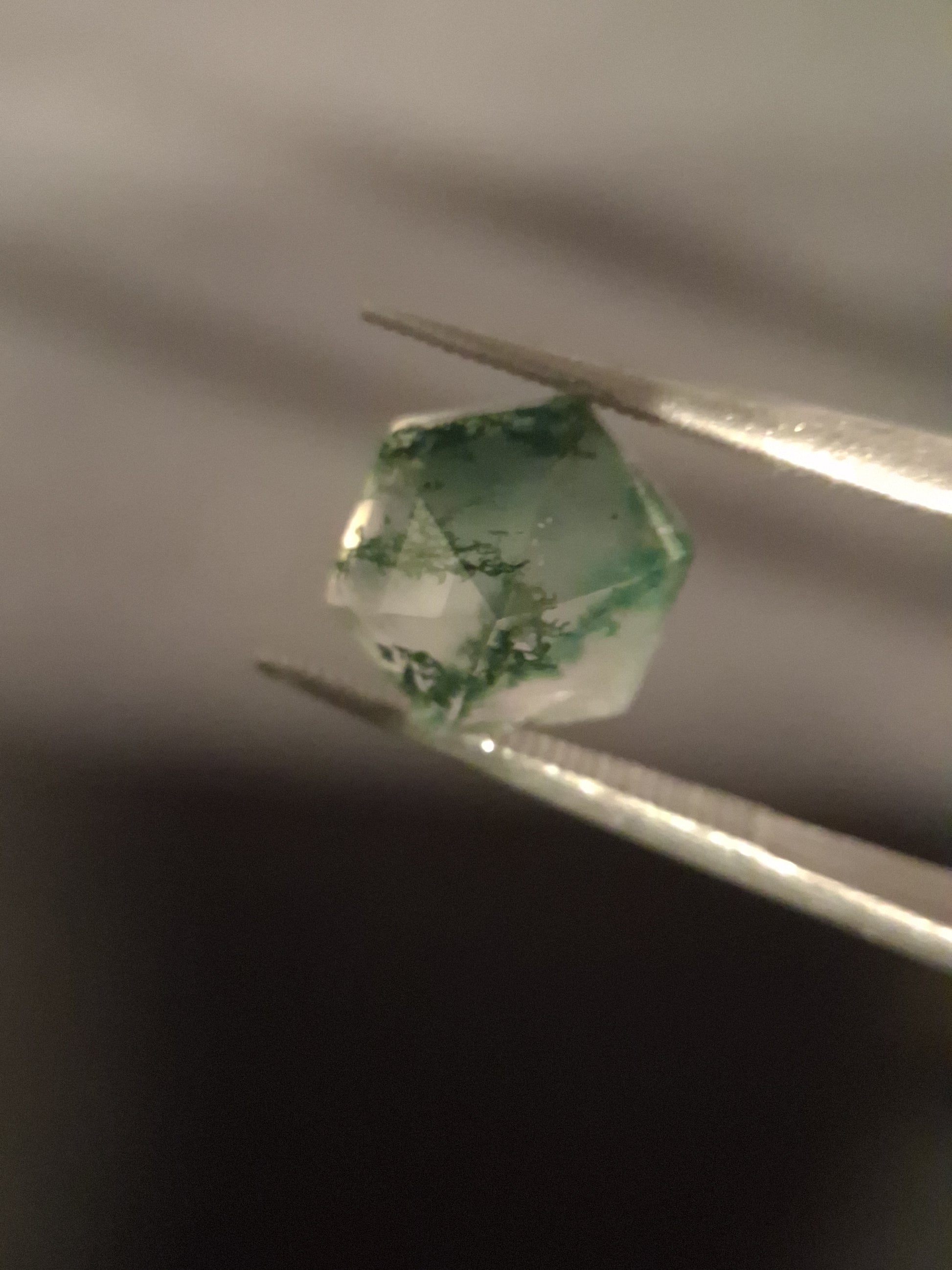 Natural Faceted Agate - Green Moss Agate - 2.015 ct - hexagon - Natural Gems Belgium