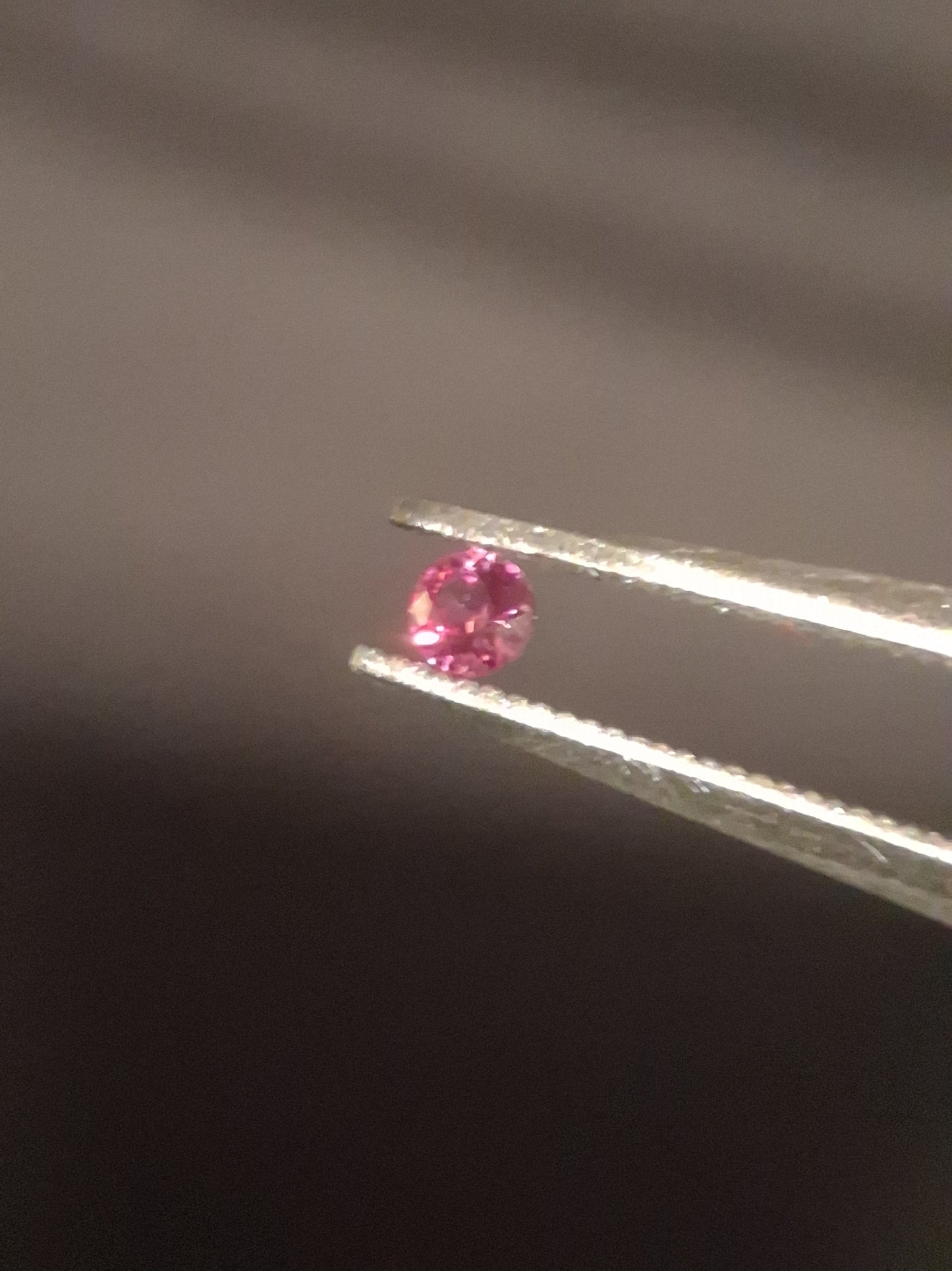Natural Pink Sapphire - 0.043 ct -2mm Round cut - unheated - Africa - high quality