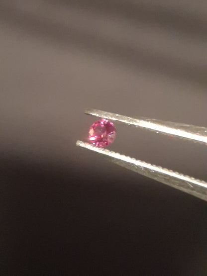 Natural Pink Sapphire - 0.043 ct -2mm Round cut - unheated - Africa - high quality