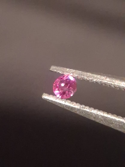 Natural Pink Sapphire - 0.043 ct -2mm Round cut - unheated - Africa - high quality