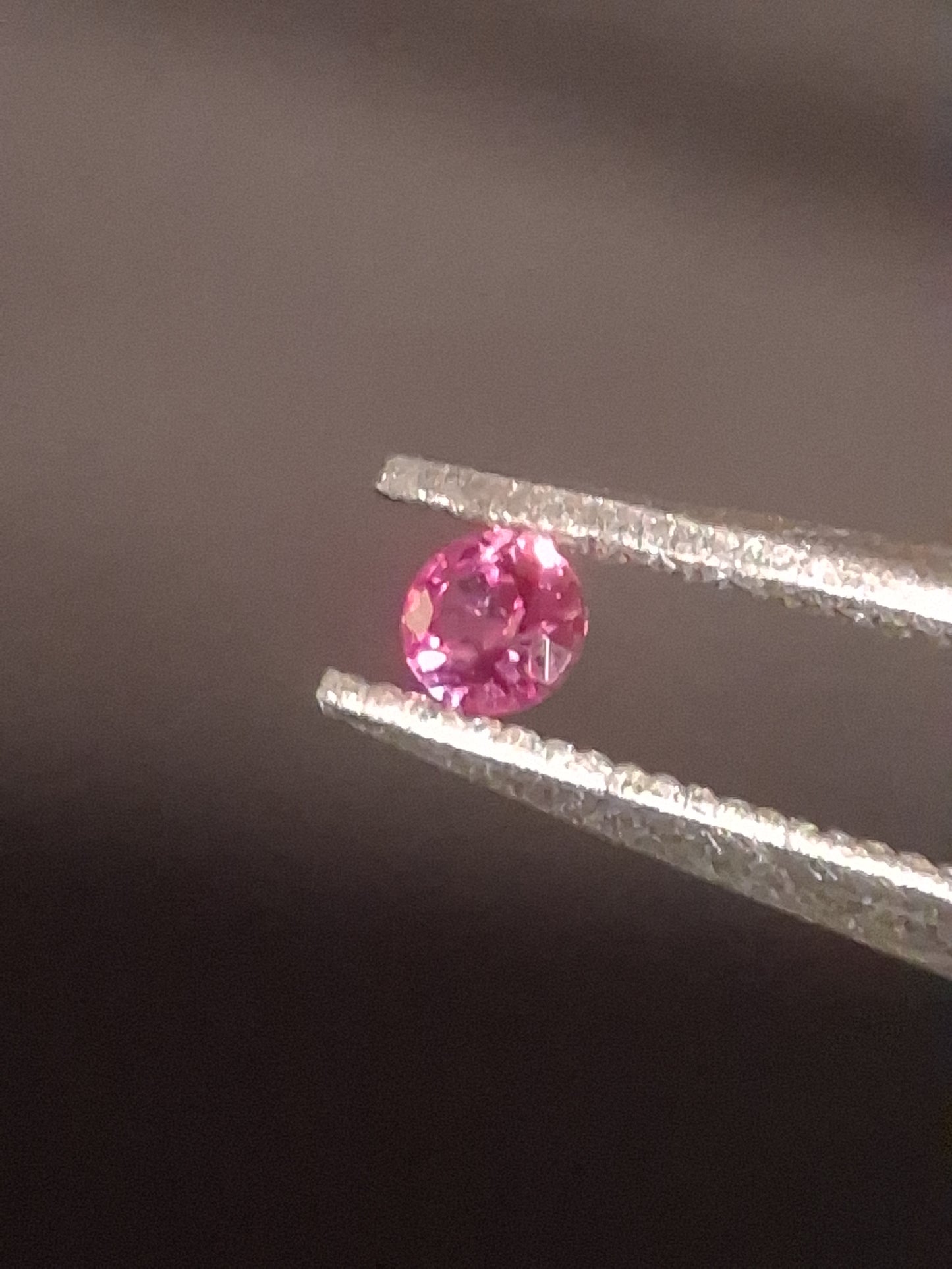 Natural Pink Sapphire - 0.043 ct -2mm Round cut - unheated - Africa - high quality
