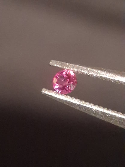 Natural Pink Sapphire - 0.043 ct -2mm Round cut - unheated - Africa - high quality