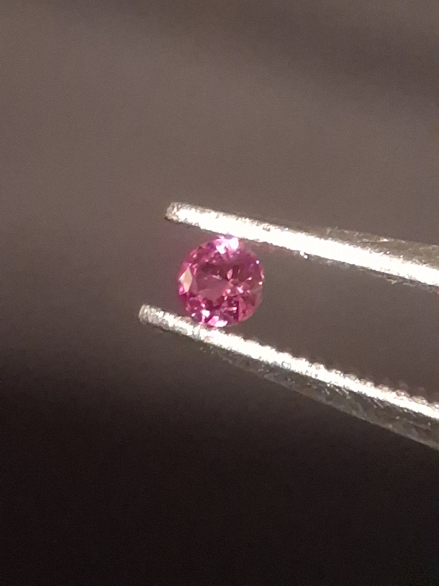 Natural Pink Sapphire - 0.043 ct -2mm Round cut - unheated - Africa - high quality