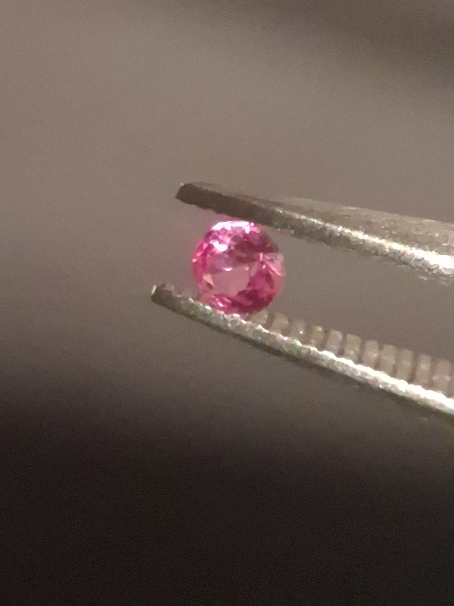 Natural Pink Sapphire - 0.043 ct -2mm Round cut - unheated - Africa - high quality
