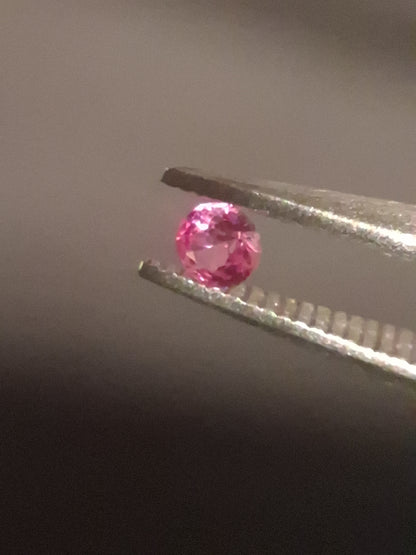 Natural Pink Sapphire - 0.043 ct -2mm Round cut - unheated - Africa - high quality