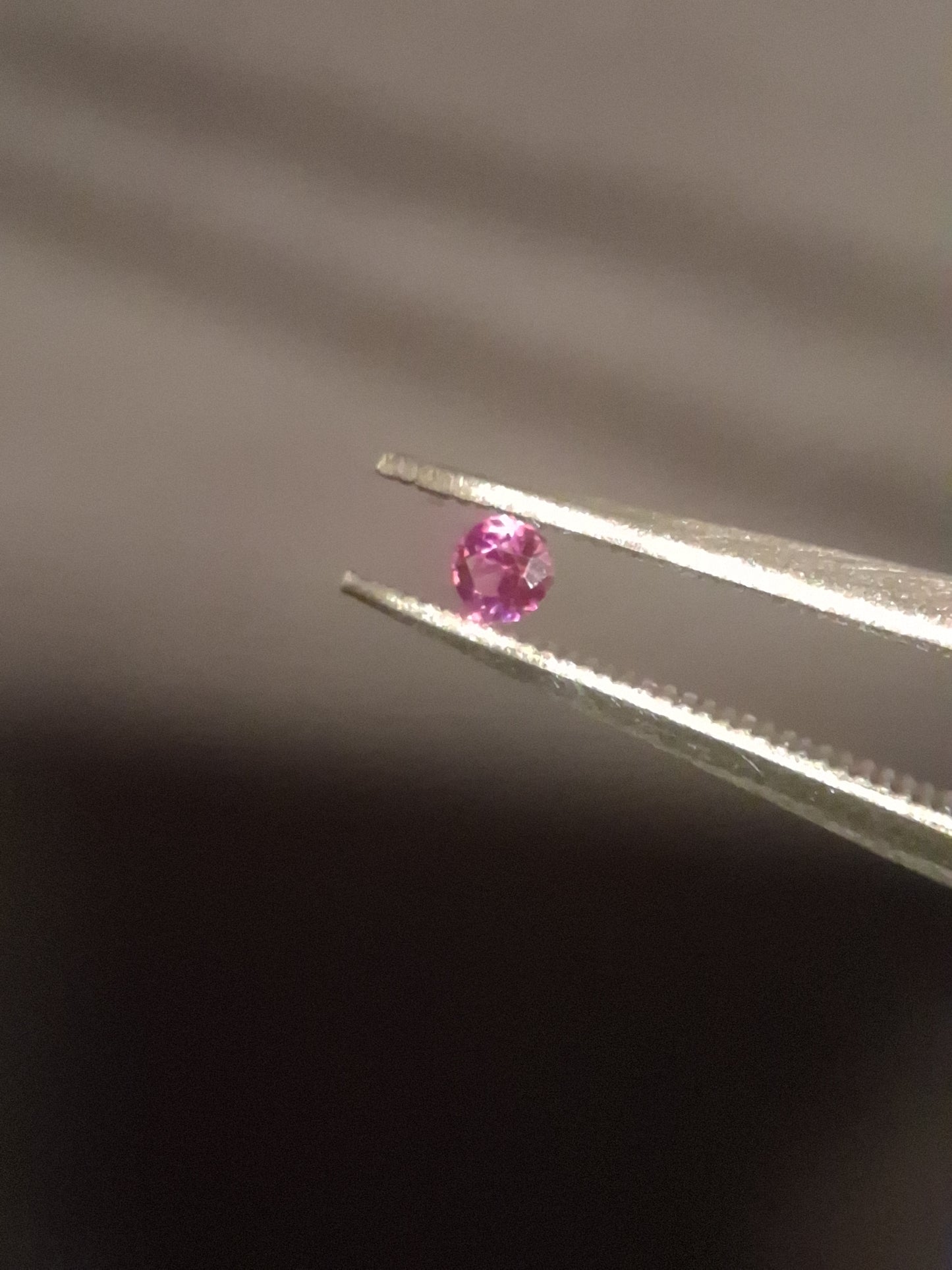 Natural Pink Sapphire - 0.044 ct -2mm Round cut - unheated - Africa - high quality