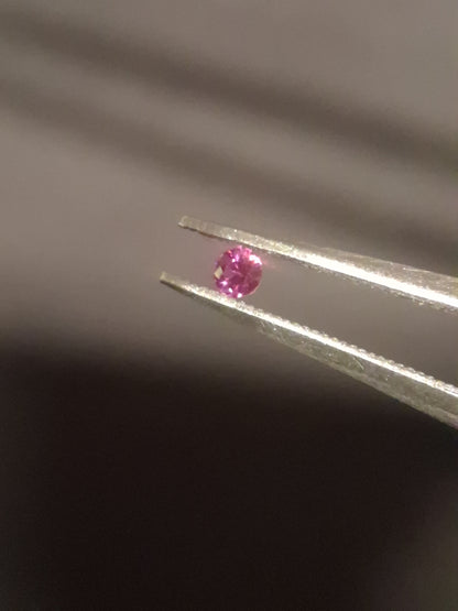 Natural Pink Sapphire - 0.044 ct -2mm Round cut - unheated - Africa - high quality