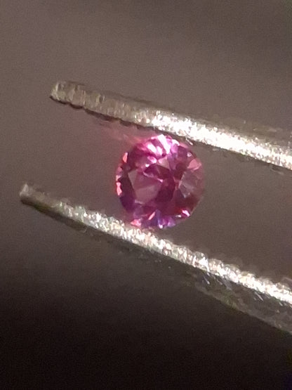 Natural Pink Sapphire - 0.044 ct -2mm Round cut - unheated - Africa - high quality