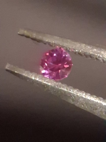 Natural Pink Sapphire - 0.044 ct -2mm Round cut - unheated - Africa - high quality
